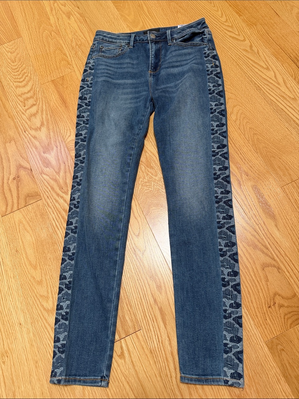 Driftwood Sz 26, jackie high rise jeans.